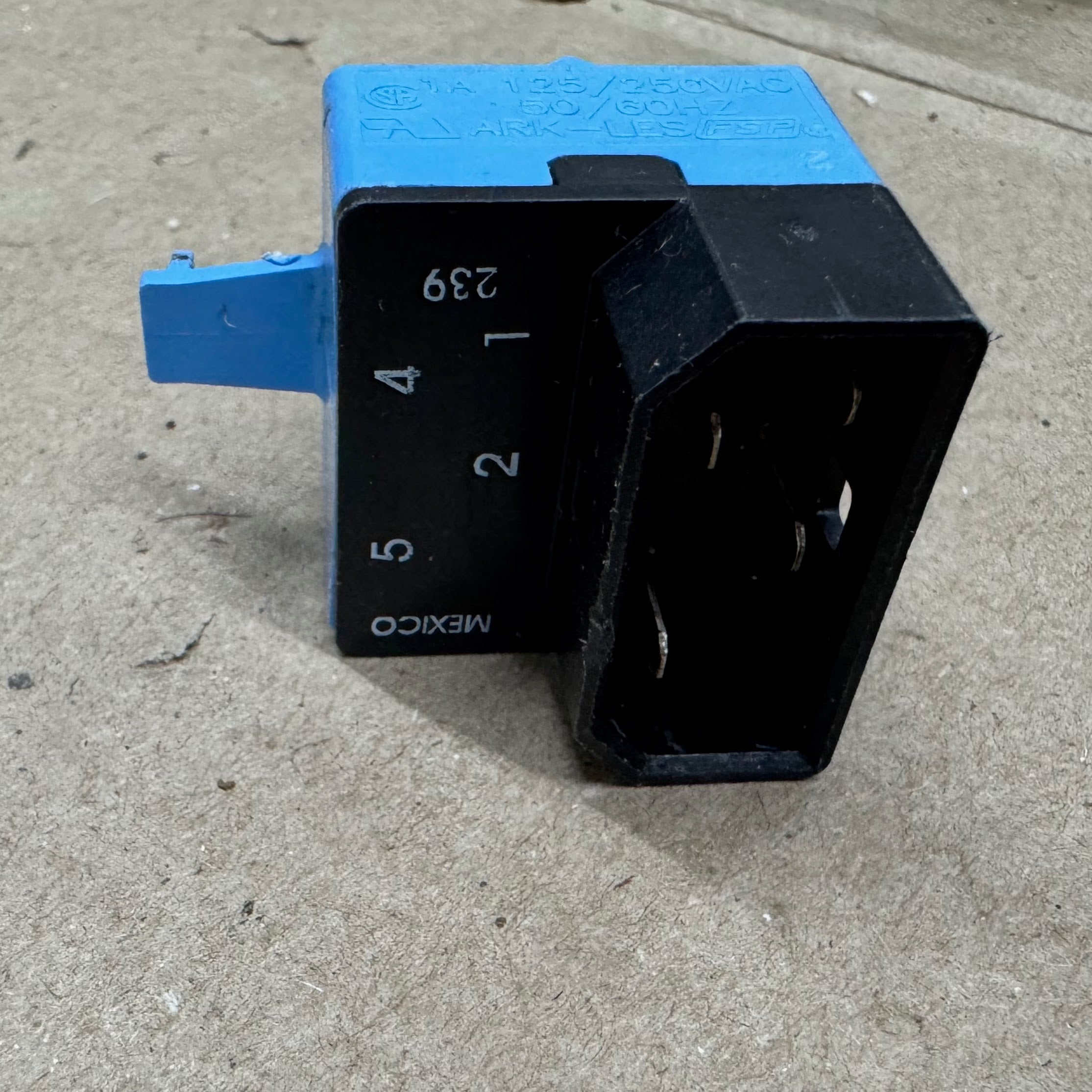 Whirlpool Dryer Push-to-Start Switch (replaces 3395382) WP3395382 Whirlpool Dryer Push-to-Start Switch (replaces 3395382) WP3395382